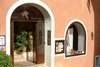 Le Clos De La Glycine Restaurant David - Chateaux Et Hotels De France, Roussillon, France